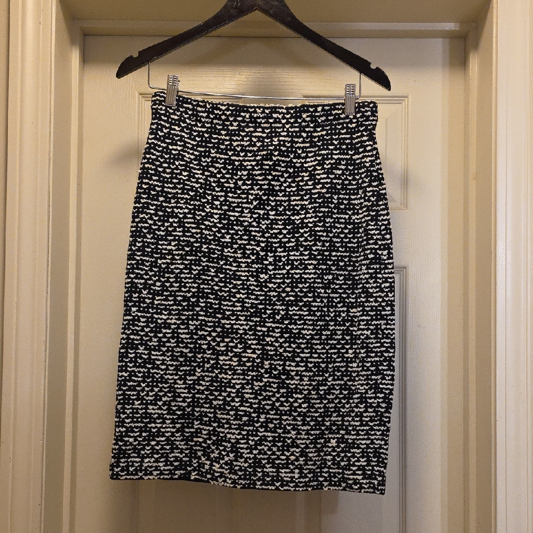 St. John Black And White Basket Weave Skirt. A-5